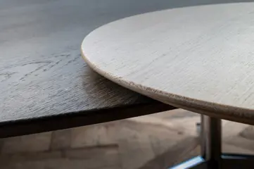 Ronde Tulip eettafel massief houten blad