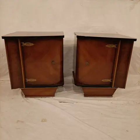 Ebanisti veneti - nachtkastje (2)