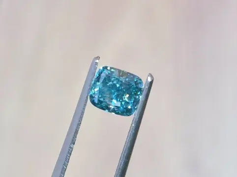 1 pcs Diamant - 1.07 ct - Cushion - fancy levendig groen