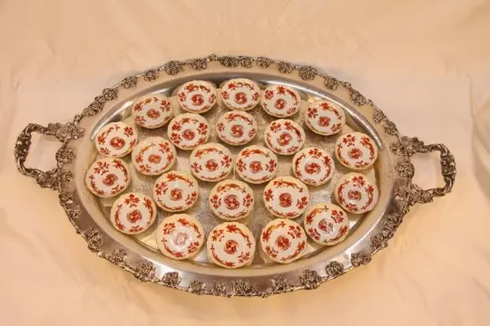 Meissen - verzilverd dienblad met 24 Meissen schalen, rijke