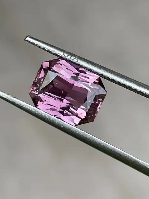 1 pcs Paars, Roze Saffier - 3.18 ct