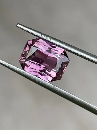 1 pcs Paars, Roze Saffier - 3.18 ct