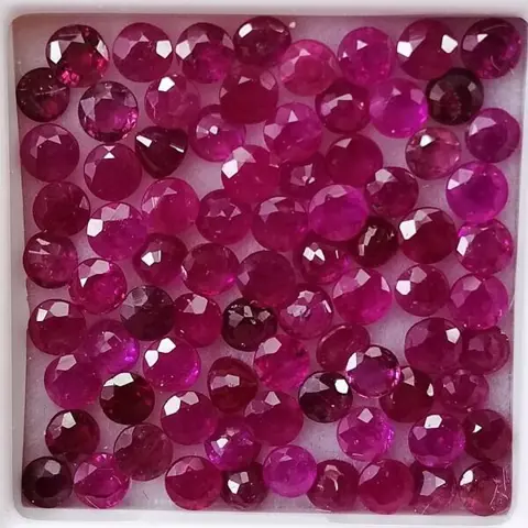 80 pcsRobijn - 8.38 ct