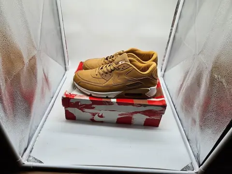 Nike (Limited Edition) - Nike Air Max 90 Mineral Yellow -