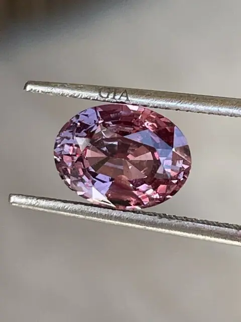 1 pcs Paars, Roze Saffier - 4.20 ct