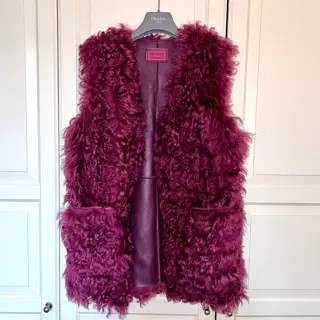 Prada - PRADA shearling sleeveless fur coat Bontjas