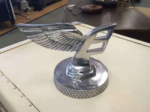 Decoratief object - Flying B Bentley Car Emblem Mascot Desk