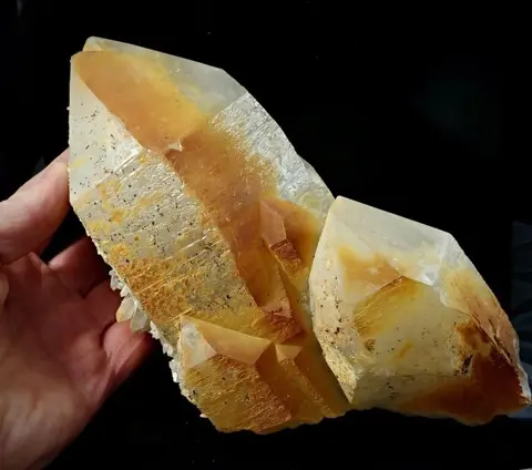 Grote bicolor quartz uit Portugal . - 22×11×11 cm - 1.95 kg