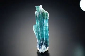 INDICOLITE (Blauw - paars - groene TOERMALIJN) kristalspray