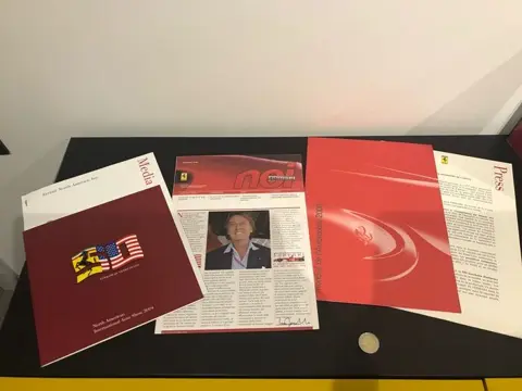 Brochures/catalogi - Press papers Ferrari Detroit and