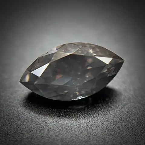 1 pcs Diamant - 0.58 ct - Markies - deftig donker grijs -