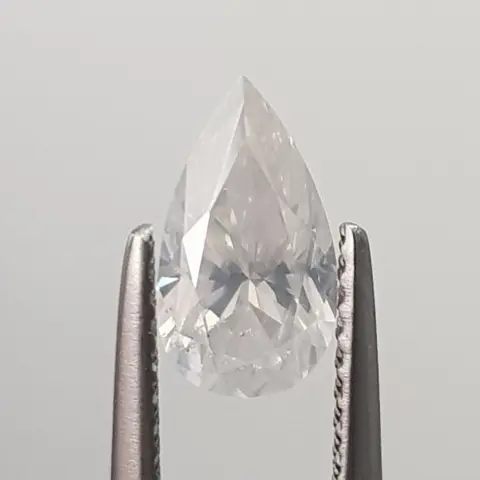 1 pcs Diamant - 1.01 ct - Peer - fancy wit - P1, GIA