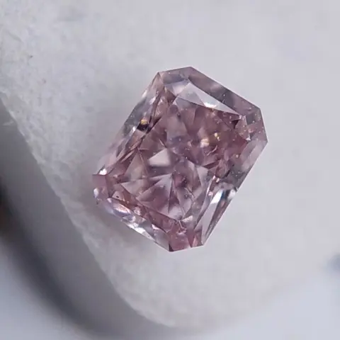 Diamant - 0.15 ct - Radiant - fancy brownish pink - SI1