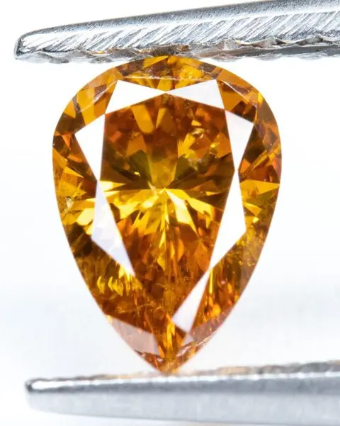 Diamant - 0.57 ct - Natural Fancy Vivid Yellowish Orange -