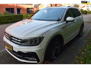 Volkswagen Tiguan 1.4 TSI ACT Connected Series hele mooie tiguan pano,automaat,met leuke opties,R-LI