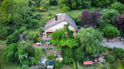 Woonhuis met vakantiewoning aan rivier en fietsroute