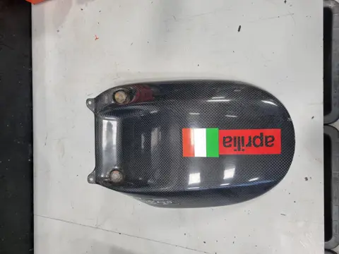 ACHTER SPATBORD Aprilia RSV 1000 2004 - 2010 / 2004 - 2005