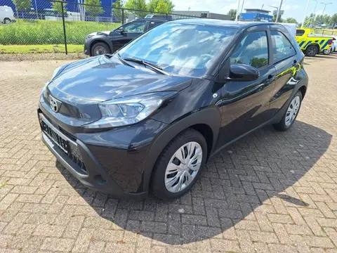 Toyota Aygo X 1.0 VVT-i MT play Ook beschikbaar in Zwart Metallic (Night Sky Metallic)