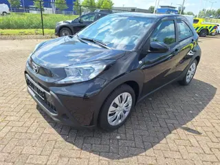 Toyota Aygo X 1.0 VVT-i MT play Ook beschikbaar in Zwart Metallic (Night Sky Metallic)