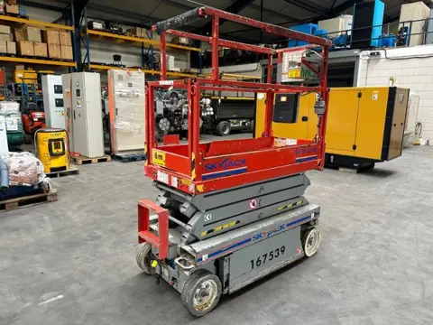 Skyjack SJIII 3219 Elektra Schaarhoogwerker 7.6 meter werkhoogte 21 stuks / pieces