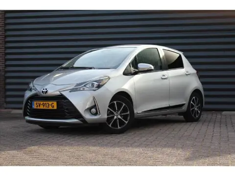 Toyota Yaris 1.0 VVT-i 69 PK | SPORT | ClLIMATRONIC| NAVI | CAMERA