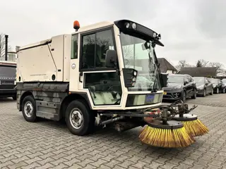Schmidt SWINGO 200 Compact Sweeper (bj 2016)