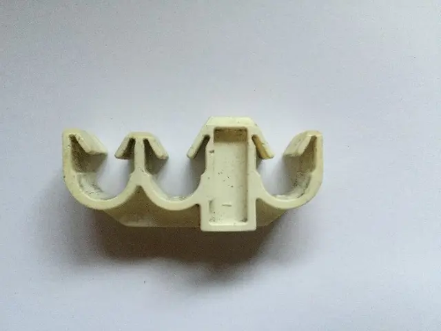 90445487 Klem brandstofleiding Opel Corsa B