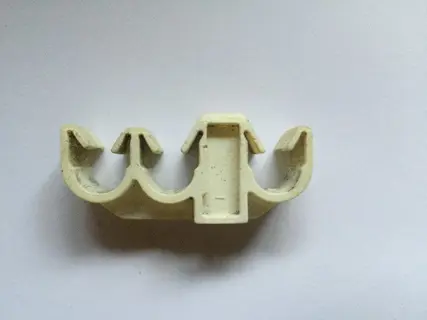 90445487 Klem brandstofleiding Opel Corsa B