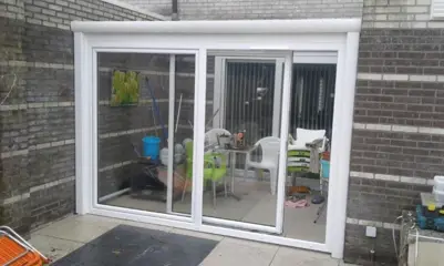 Voorraad. Kantel Schuifpuien in wit kunststof 2400 x 2100