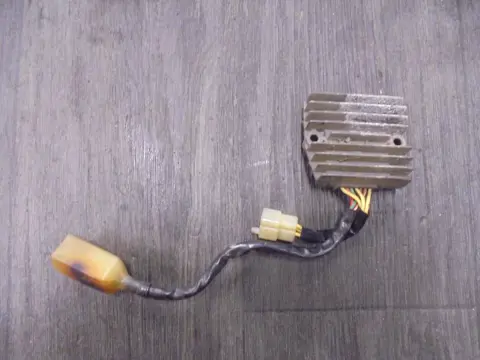 SPANNINGSREGELAAR Honda VF 700 750 Supermagna 1988 - 2000
