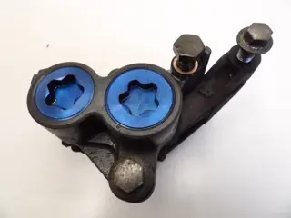 REMKLAUW RECHTS VOOR Yamaha BT 1100 2001 - 2005