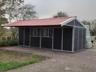 Paardenstallen buitenstallen stal buitenstal