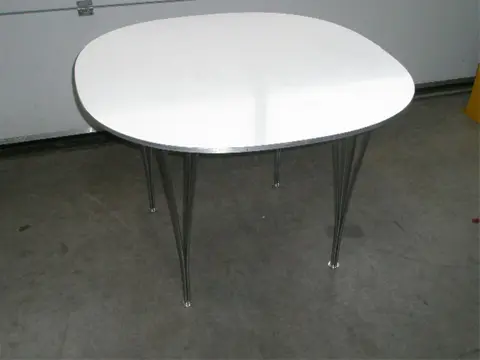 1x Ronde tafel Fritz Hansen