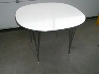 1x Ronde tafel Fritz Hansen