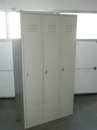 Garderobe 3-deurs. 2x vr