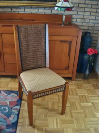 Vier stoelen in koloniaal stijl