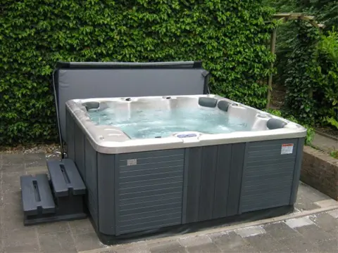 Sunspa Tynaarlo: Uw Jacuzzi specialist voor het Noorden