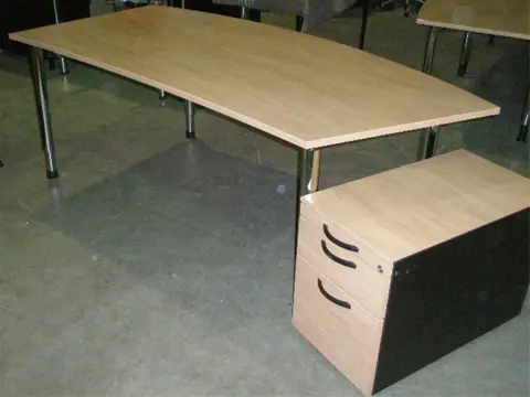 Bureau 220x80/100cm. 4x vr