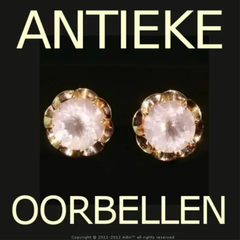 Antiquair gespecialiseerd in het verkoop van antieke oorbel