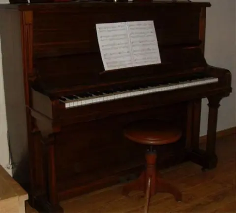 Schitterende duitse goed onderhouden gestemde piano