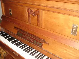 Klassieke piano te koop