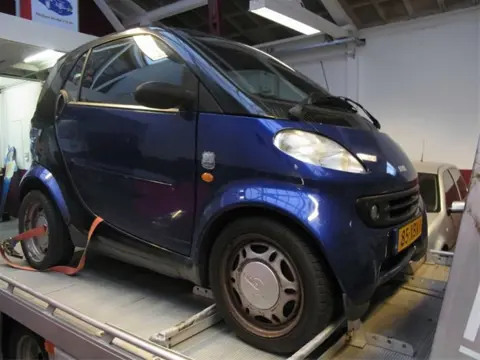 Sloopauto inkoop Den haag alle Carrosseriedelen smart paars