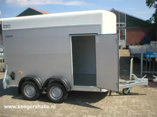 Debon Roadster 500 gesloten aanhangwagen