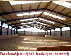 Paardenobject, rijhal 20x40, landerijen, paardenboxen