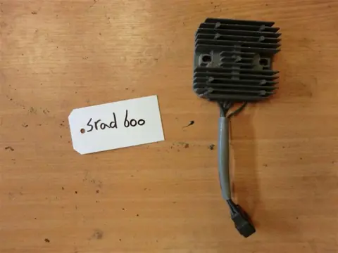 SPANNINGSREGELAAR Suzuki GSX R 600 1995 - 2000