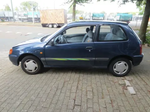 Toyota Starlet 1.3 1997 Blauw Onderdelen en Plaatwerk