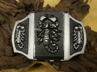 Buckle met sigaretten aansteker