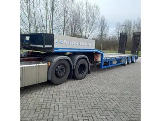 KAESSBOHRER  LB3E Semi-Dieplader (BJ 2010) with ramps