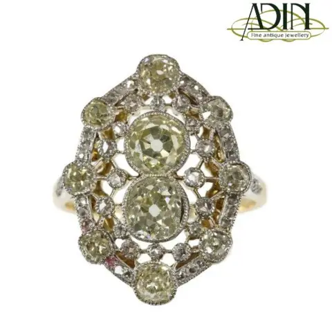 Trouwringen met diamantjes of aquamarijn uit de Belle Époque