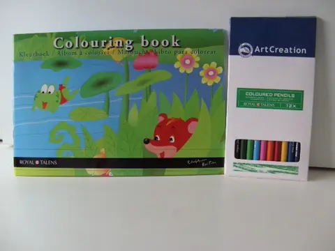 KLEURBOEK &amp; KLEURPOTLOODJES 22 SETS TRAKTATIE NIEUW